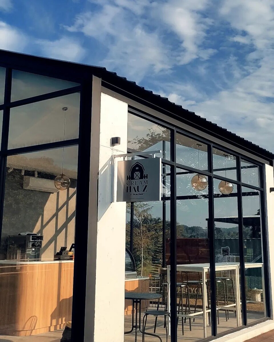 Anda boleh pergi ke kedai mereka di UPM, Serdang untuk menikmati gelato 