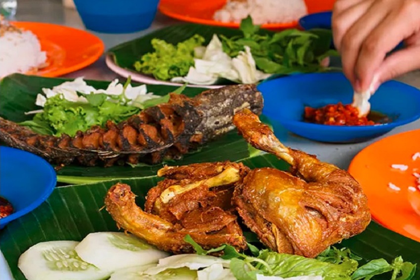 Anda suka ayam atau ikan keli?