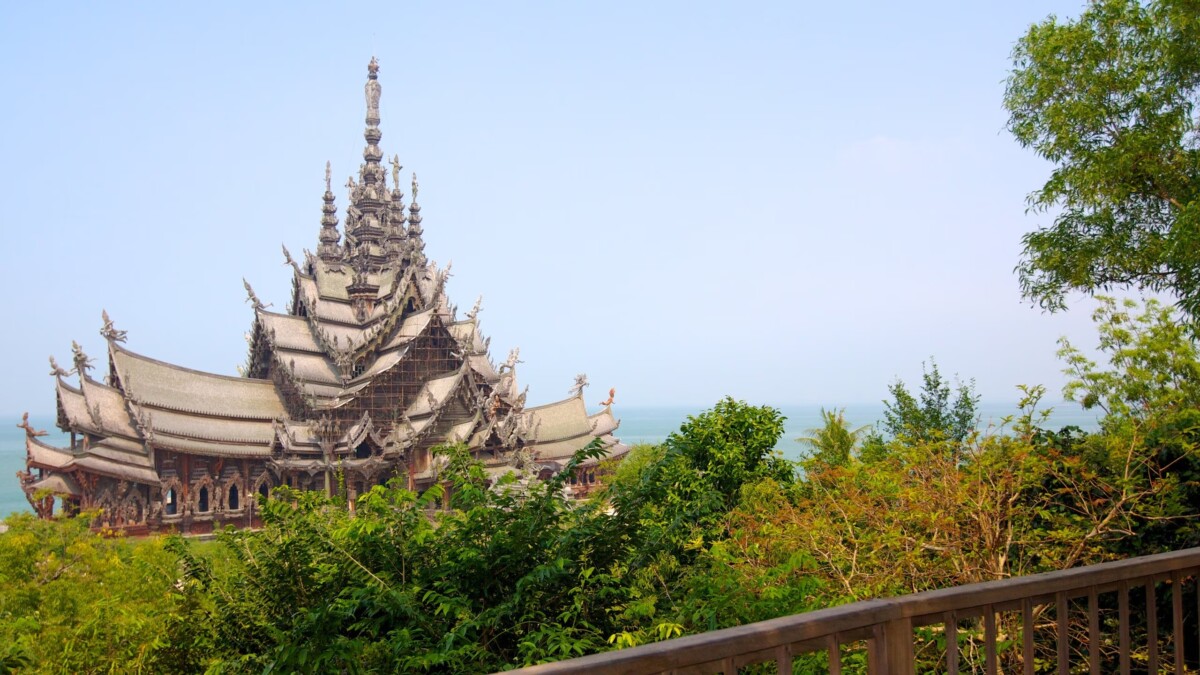 Sebuah muzium yang megah berdiri, sangat mengagumkan