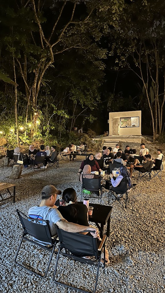 Hanya dibuka dari petang sehingga lewat malam memberikan vibe lebih santai