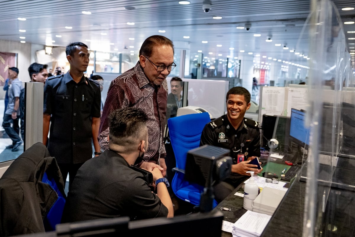 Setelah tiba semula di Malaysia, anda perlu laporkan di Jabatan Imigresen untuk selesaikan masalah anda