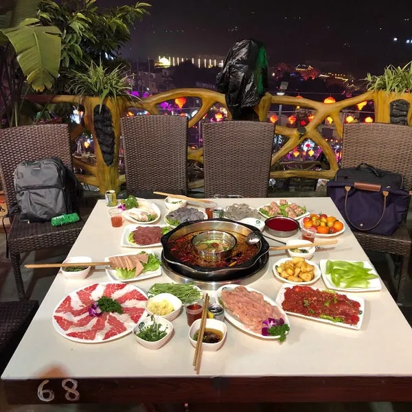 Majoriti pelanggan gemar makan pada waktu malam kerana akan dikelilingi lampu