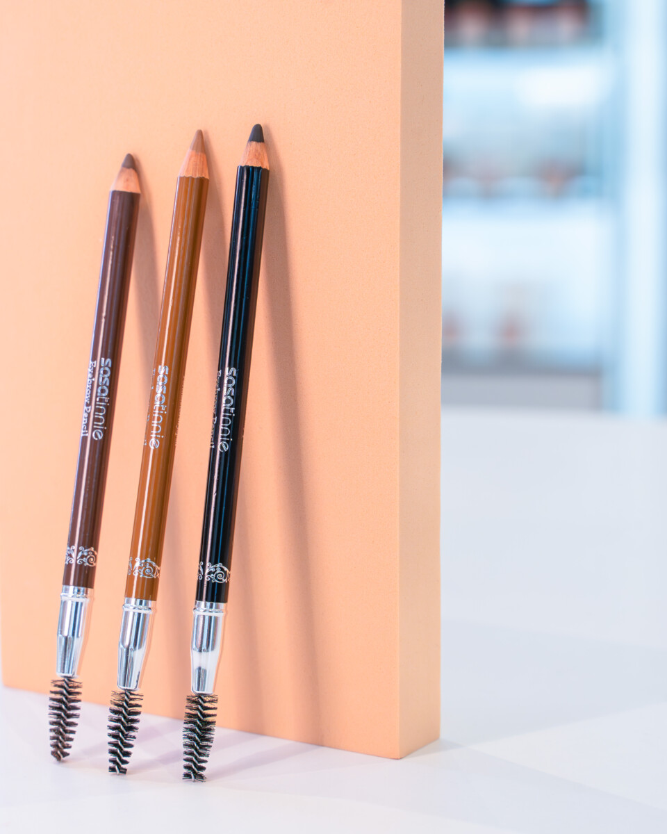 Takkan Nak Keluar Rumah Tapi Kening Tak Siap Kan? Pensil Ini Dengan Mudah Menghasilkan Kening Lebih Slay!