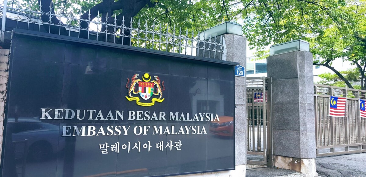 Hubungi Kedutaan Malaysia dengan segera! Mereka sedia membantu masalah anda