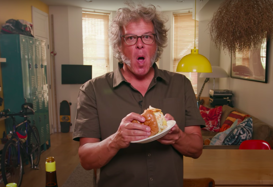 George Motz, pakar burger turut mengatakan Ramly Burger mempunyai rasa unik berbanding variasi burger lain