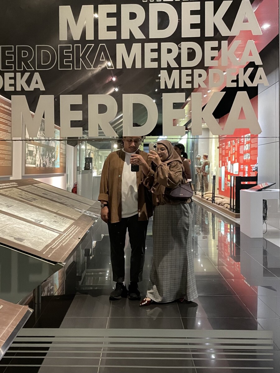 Semakin ramai pasangan muda berdating ke Muzium, sangat bagus!