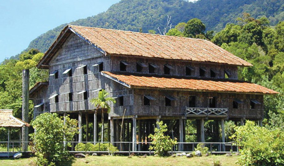 Contoh budaya orang Iban, rumah panjang tradisional