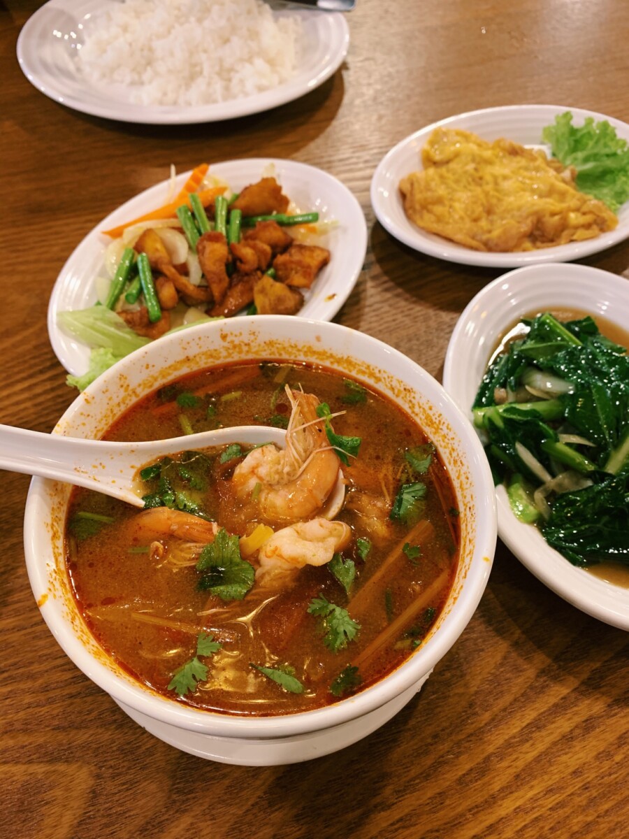 Majoriti kedai makan di negara kita ialah muslim-friendly dan tidak memegang sijil sah JAKIM, gambar sekadar hiasan