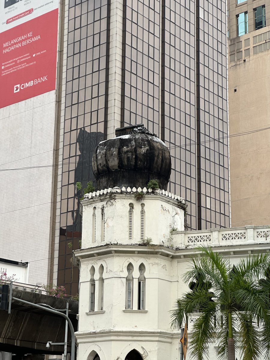 Gambar yang tular di X dikongsi oleh netizen menunjuk keadaan bangunan tersebut