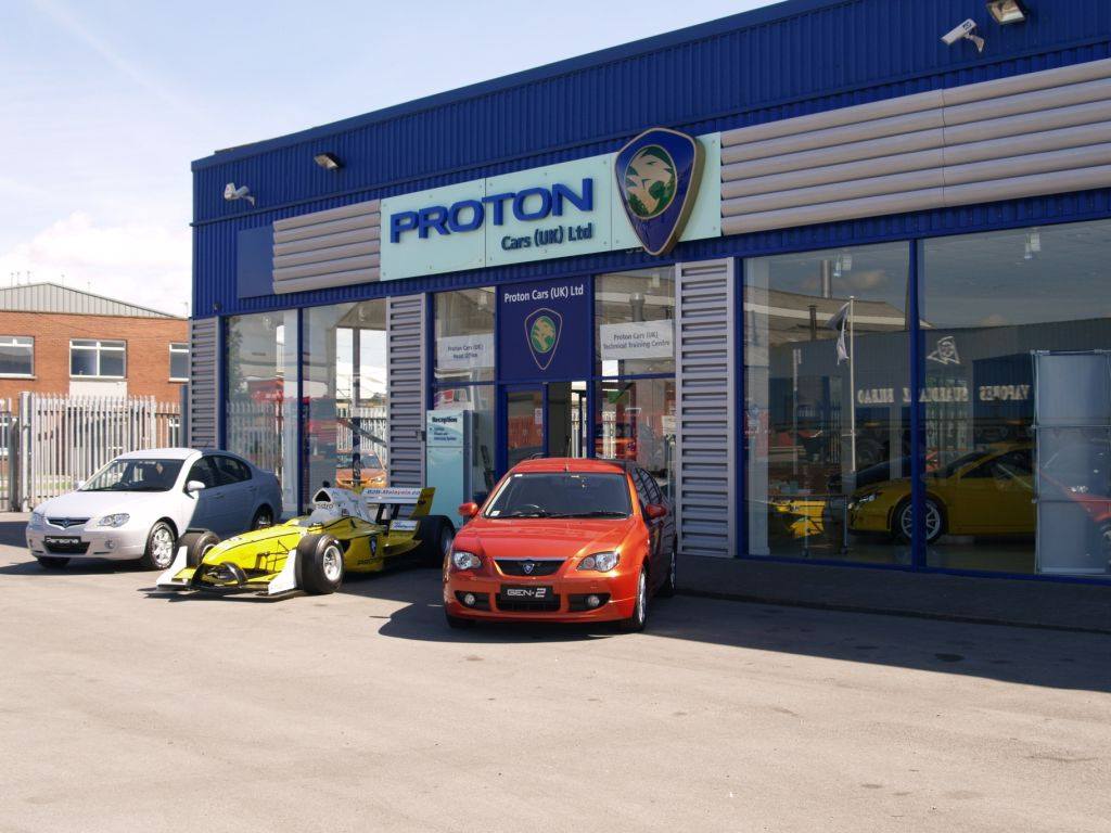 Contoh kedai Proton yang dibuka di UK