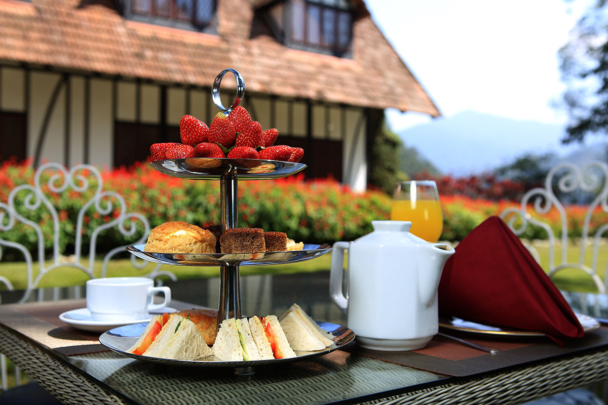 Menikmati hidangan ringan 'high-tea' tidak ubah seperti orang bangsawan