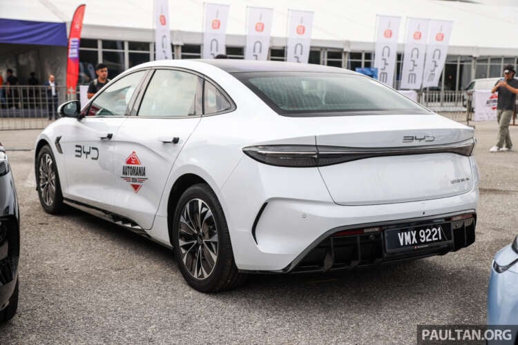 Bersaiz sedan dan memiliki bentuk sporty pasti dapat tarik perhatian ramai