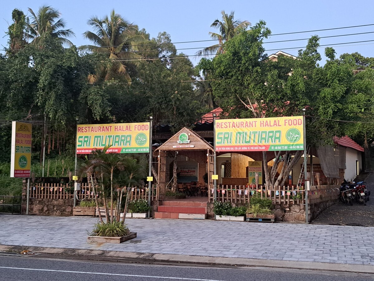 Satu-satunya kedai halal di Phu Quoc menyajikan pelbagai makan
