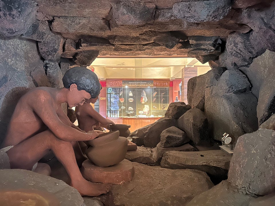 Anda juga boleh melihat bagaimana gaya hidup masyarakat pada waktu itu