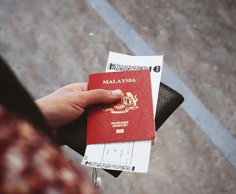 Berikut ialah harga pembayaran untuk kemaskini pasport