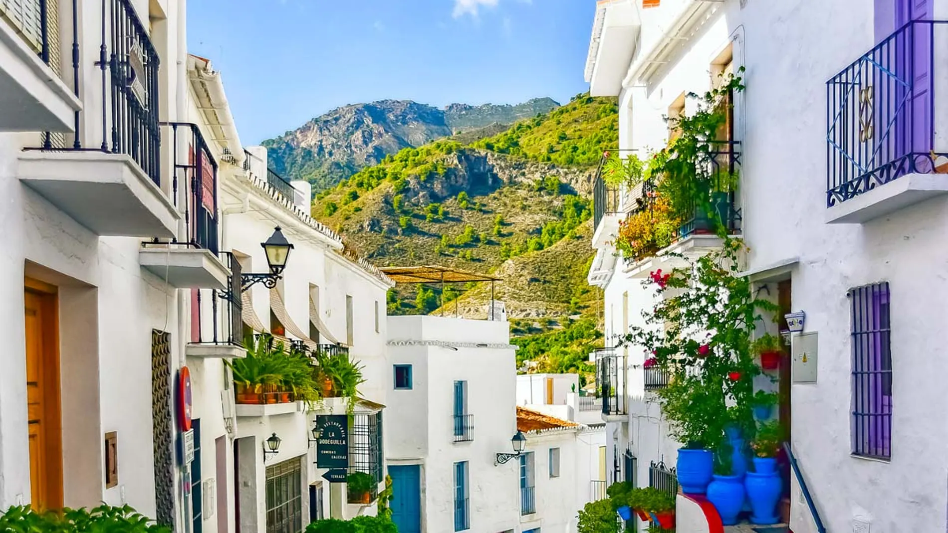 Menampilkan seni bina Andalusia yang sukar untuk dijumpa di tempat lain