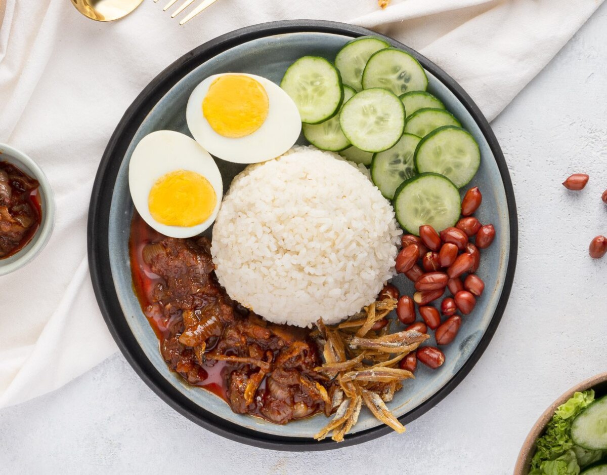 Nasi lemak jelas menjadi hidangan tempatan paling popular di kalangan pelancong