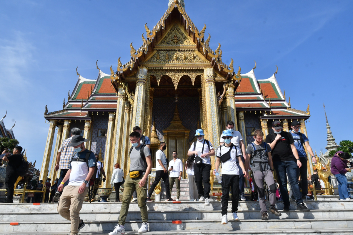 Justeru itu, pastikan kita jaga nama negara dan ikut peraturan luar negara