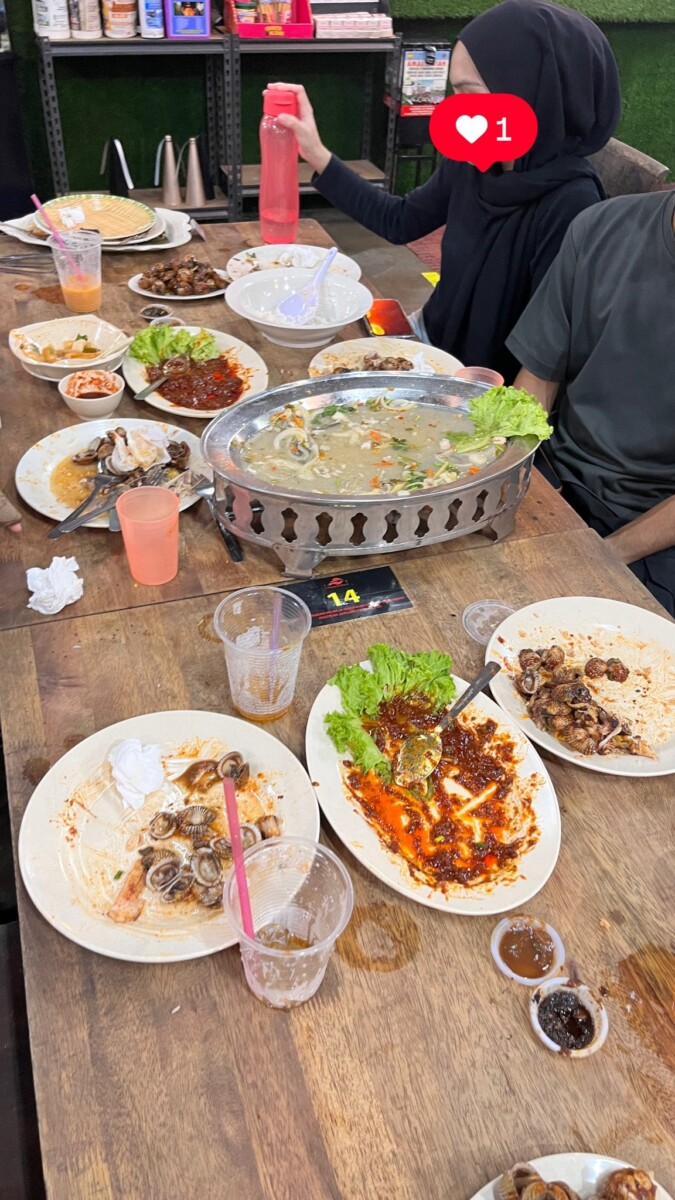 Gambar dikongsi oleh wanita menunjukkan kualiti makan yang hampeh