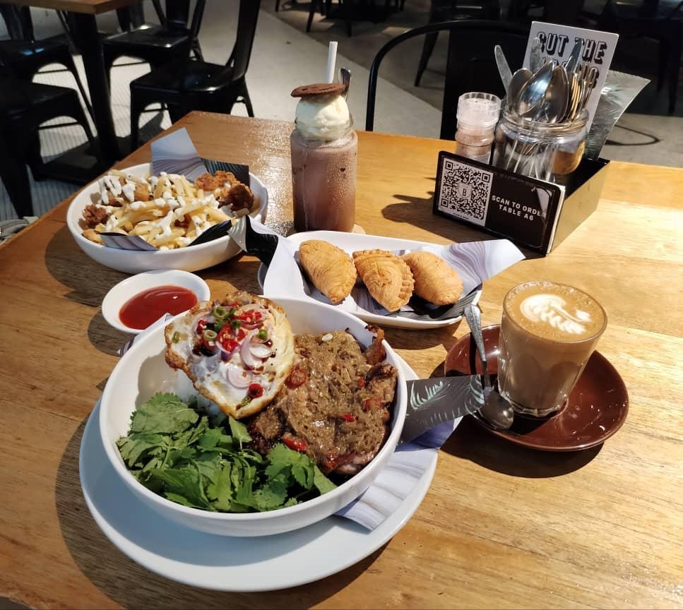 Tak lupa juga pelbagai makanan sedap boleh cuba di sini