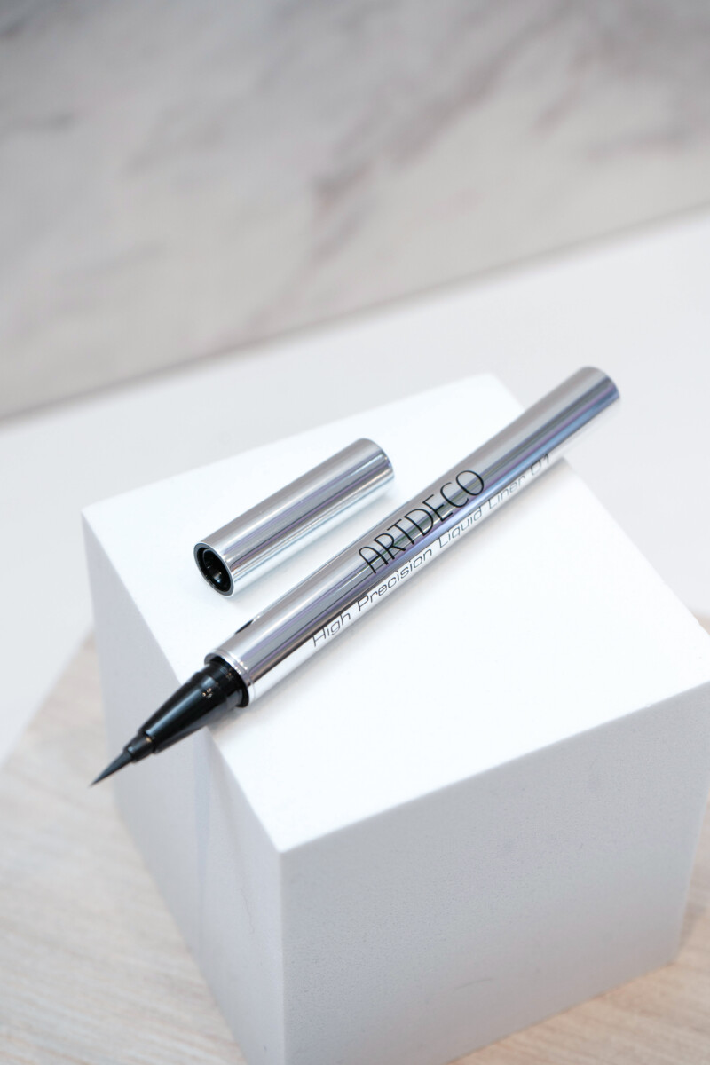 Liquid Liner ini penting untuk bentuk mata anda kelihatan lebih natural dan comel!