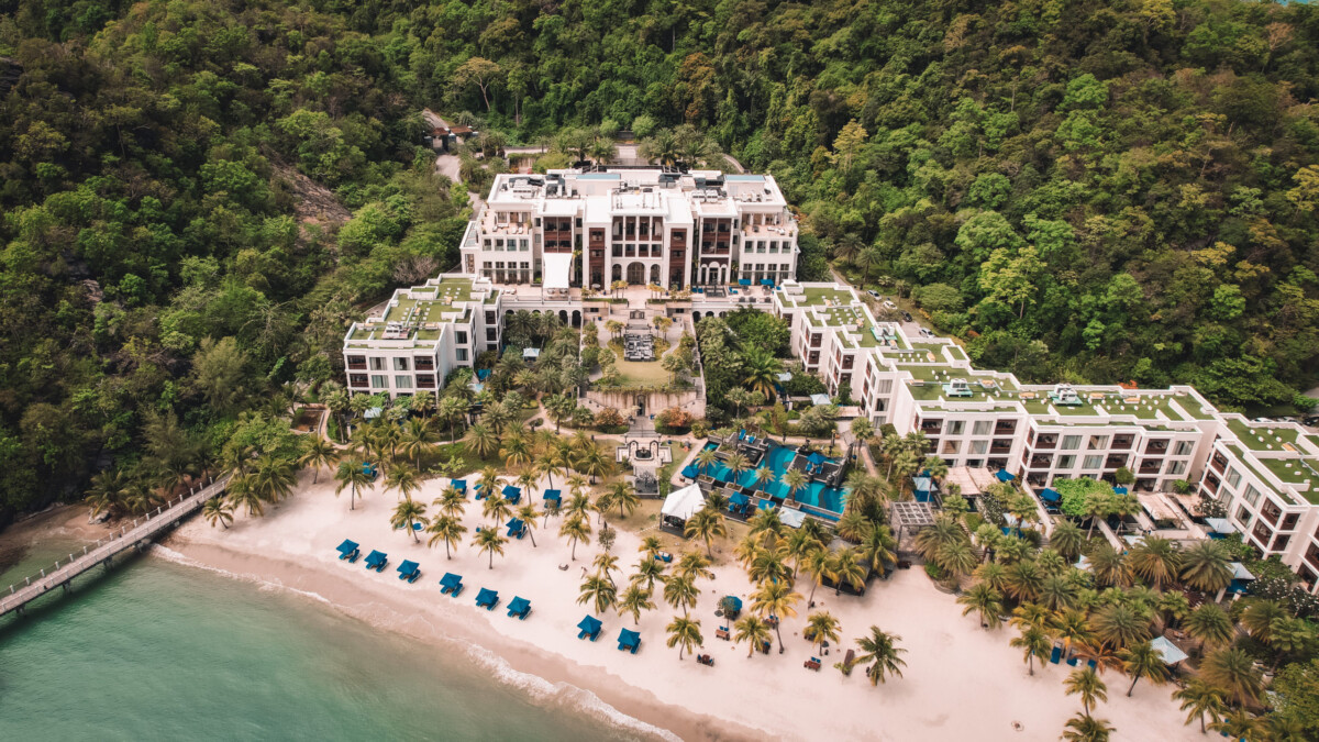 Resort pula lengkap dengan banyak servis untuk menghilangkan segala stress kita