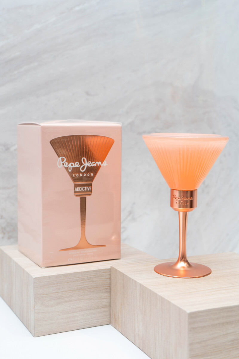 Wangian ini sesuai untuk wanita yang ingin bau moden yang Boleh memikat pasangan anda