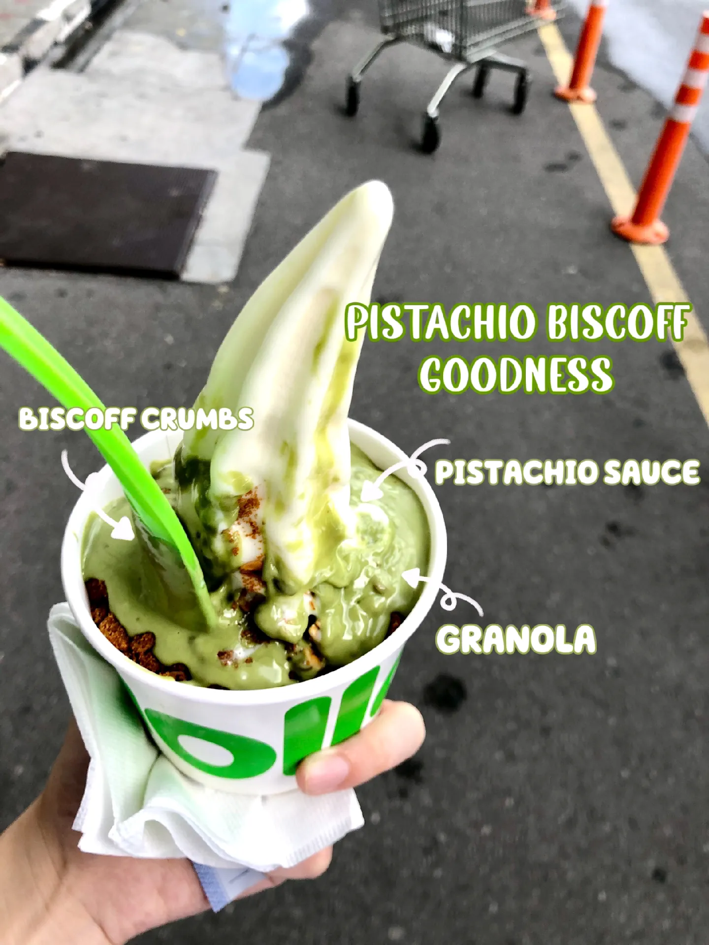 Sos pistachio sentiasa menjadi kegemaran peminat llaollao, sedap betul!