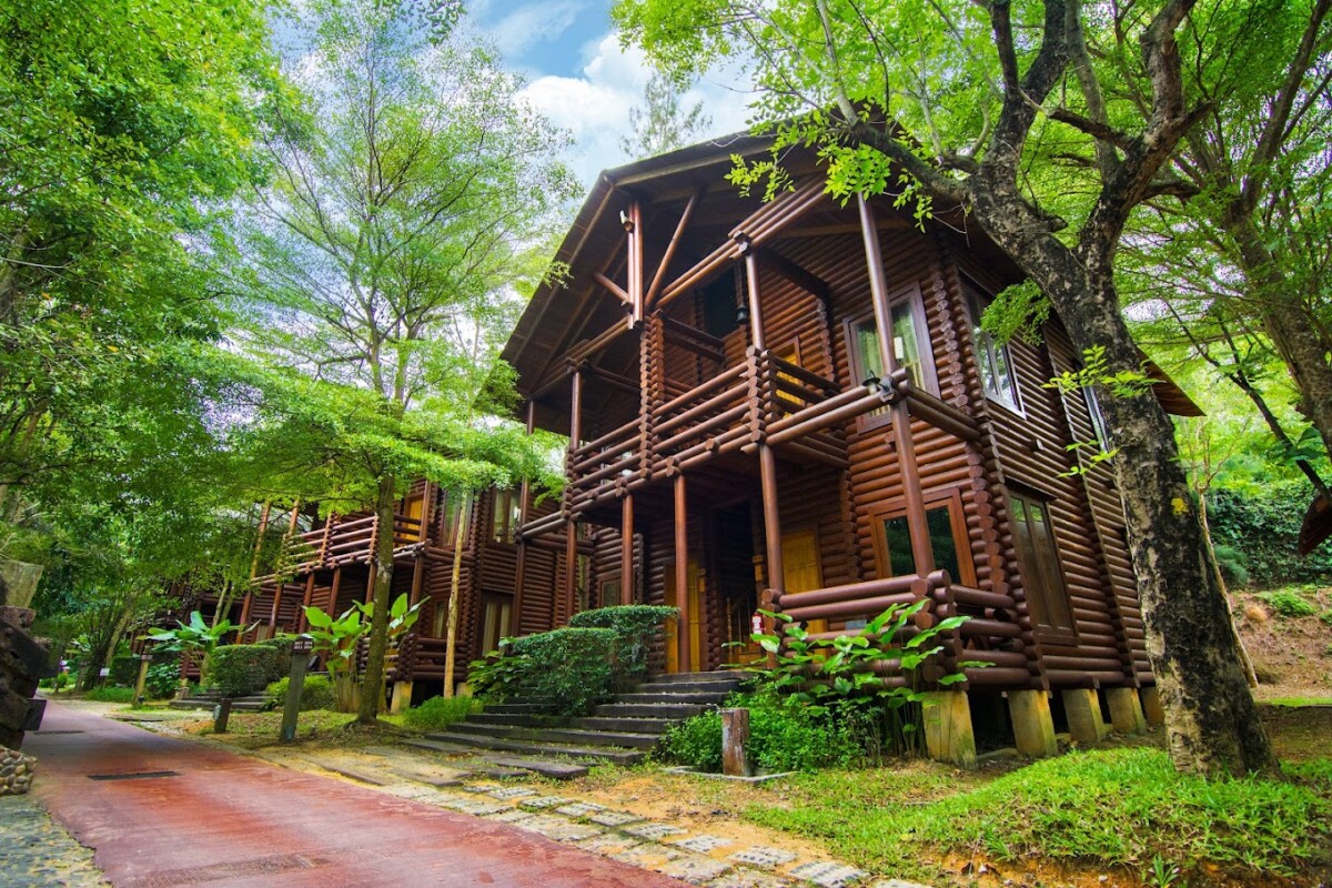 Pasti anda akan jumpa sebuah vila idaman di sini