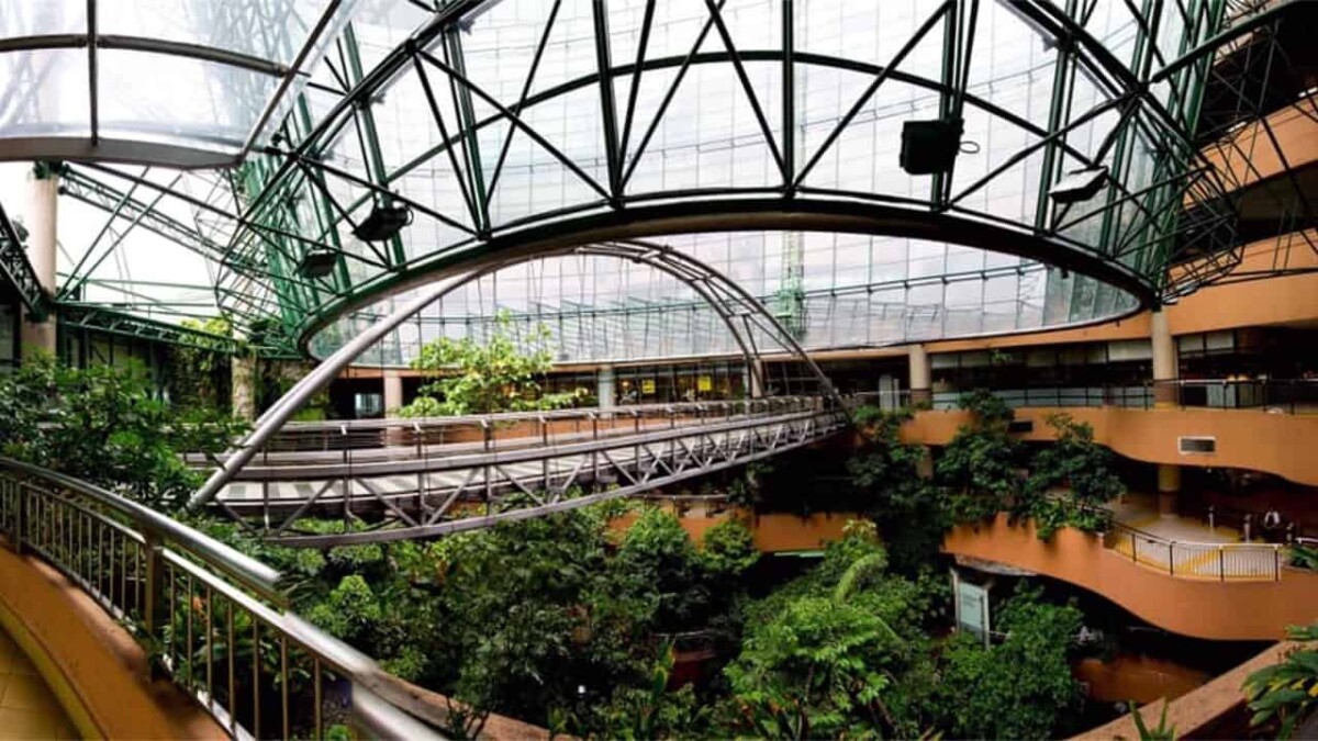 Kajang Line menghubungkan anda ke beberapa shopping mall di Damansara