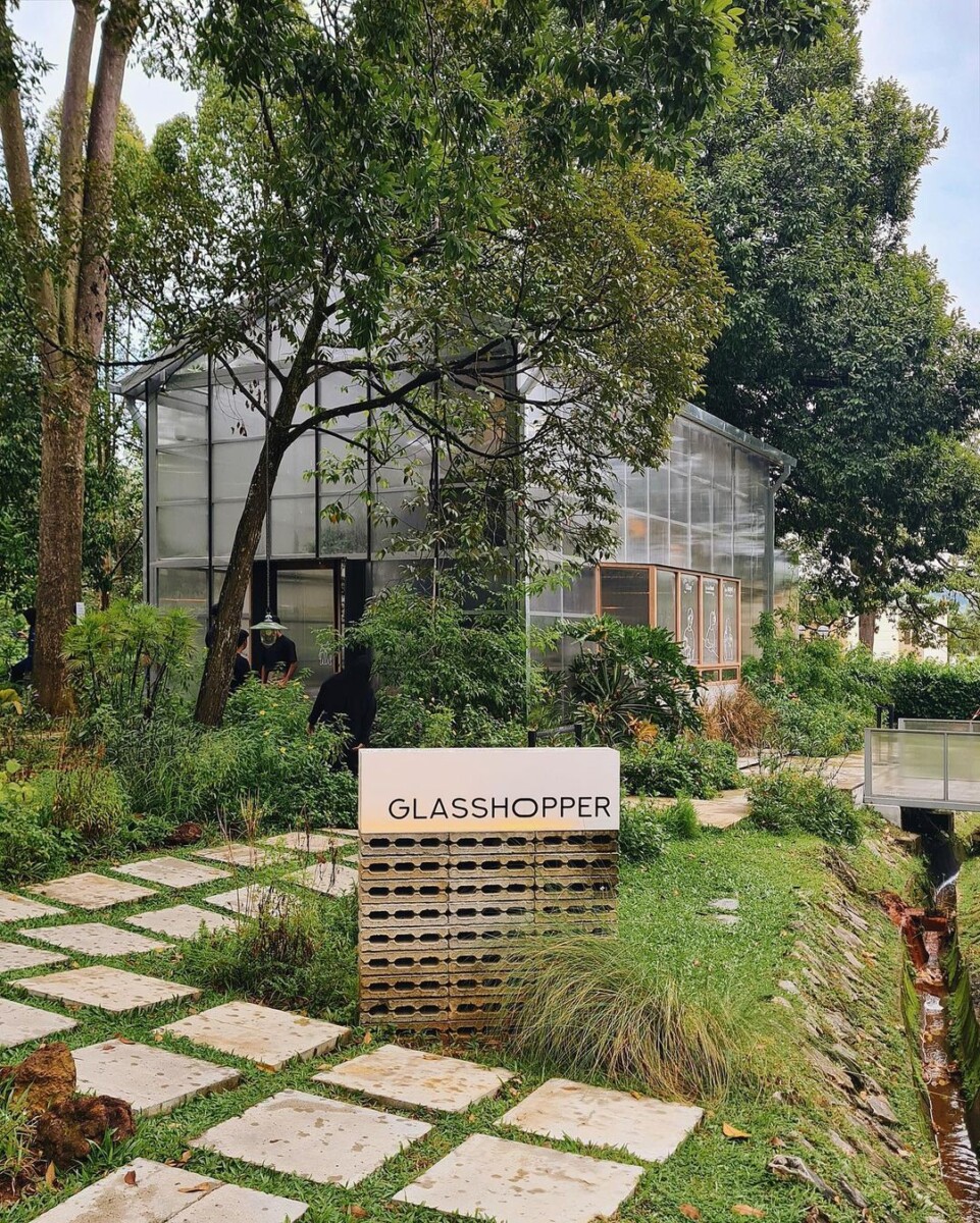 Antara fasiliti yang ada seperti kafe