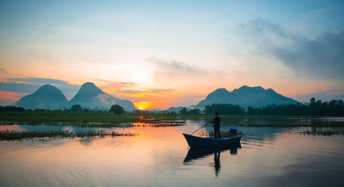 Menawarkan pemandangan cantik dan boleh memancing pulak tu