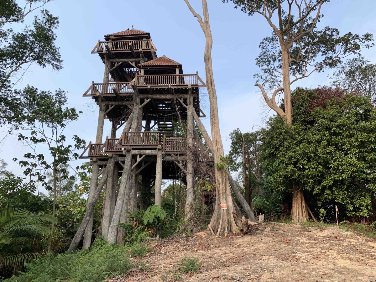 Tiba di puncak, anda dapat lihat pemandangan panaroma bandar Shah Alam tau