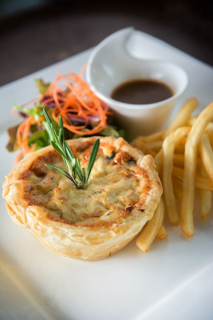 Antara makanan yang dihidangkan di resort ini