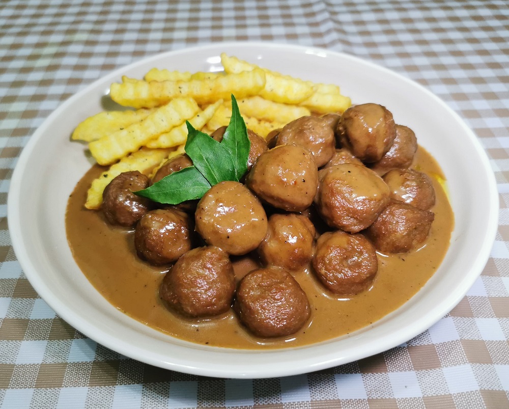 Ingat jangan buat pedas, tak makan anak-anak nanti