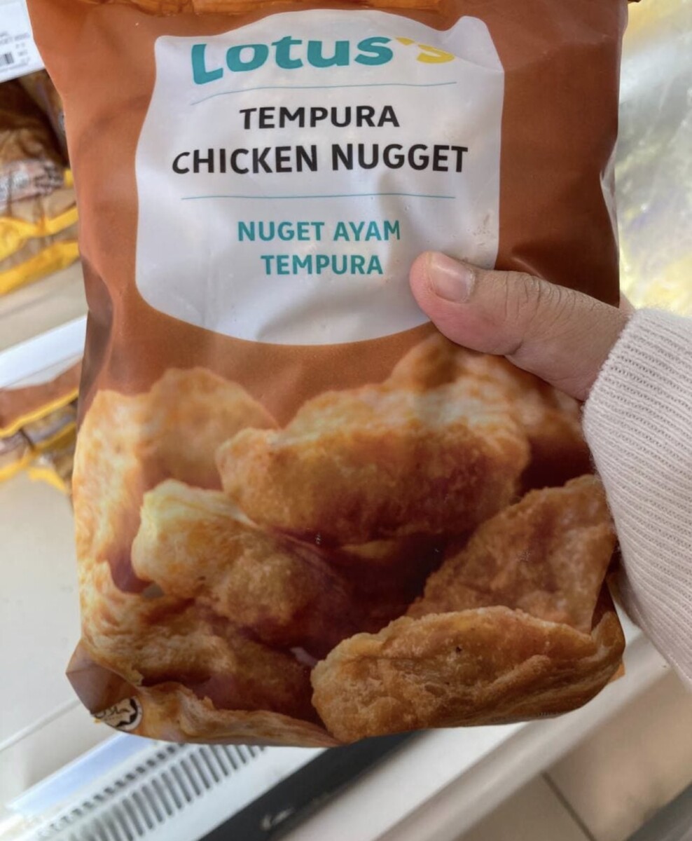 Tak ramai tahu pasar raya Lotu's turut menjual nugget ayam yang sedap