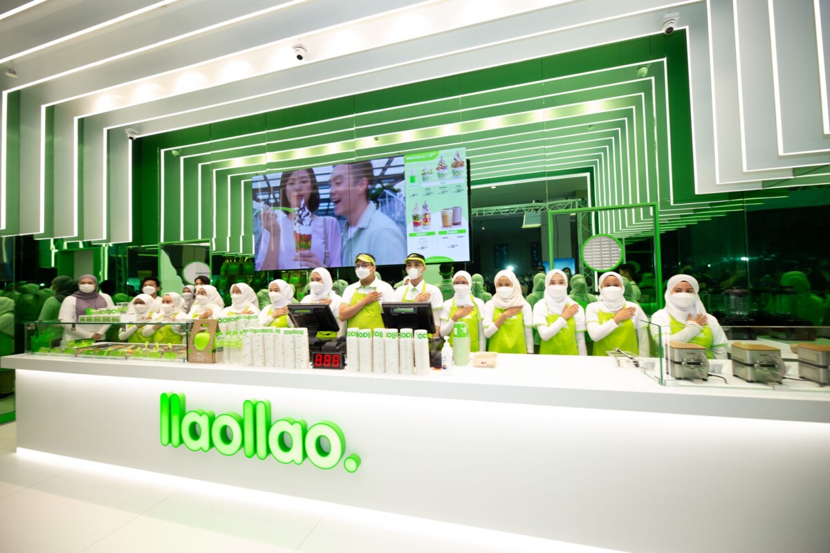Menyediakan yogurt asli dengan pelbagai topping boleh dipilih membuatkan llaollao sangat popular di negara kita