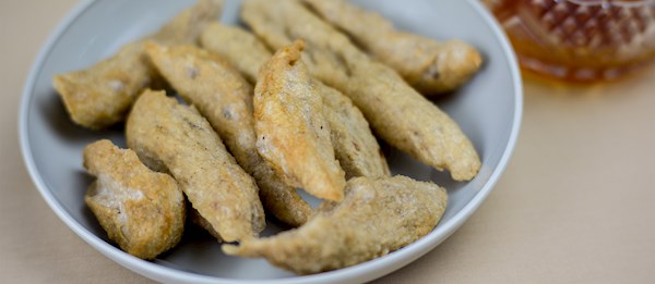 Kerana menggunakan ikan memberikan rasa lebih unik