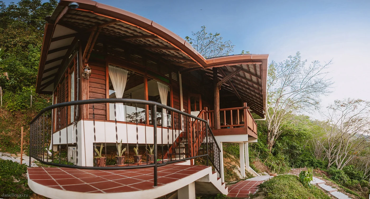 Pemandangan cantik menjadi keunikan di sini