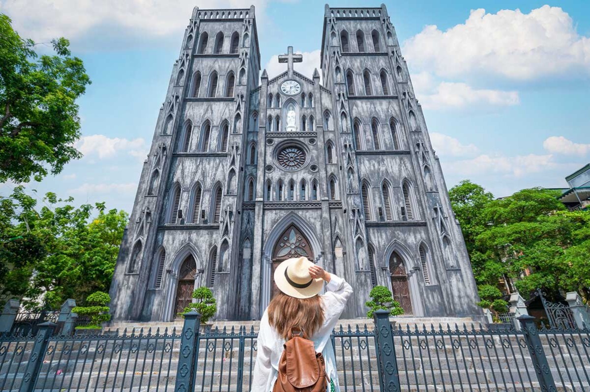 Katedral yang dibina mengikut seni bina gothic Eropah yang terkenal 