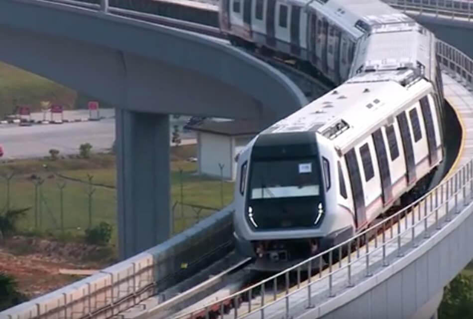 Menjadi MRT pertama di negara, Kajang Line sentiasa penuh dengan pelancong tau