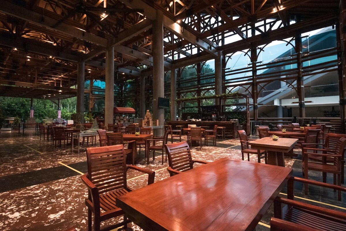 Sambil anda makan dapat lihat pemandangan menarik