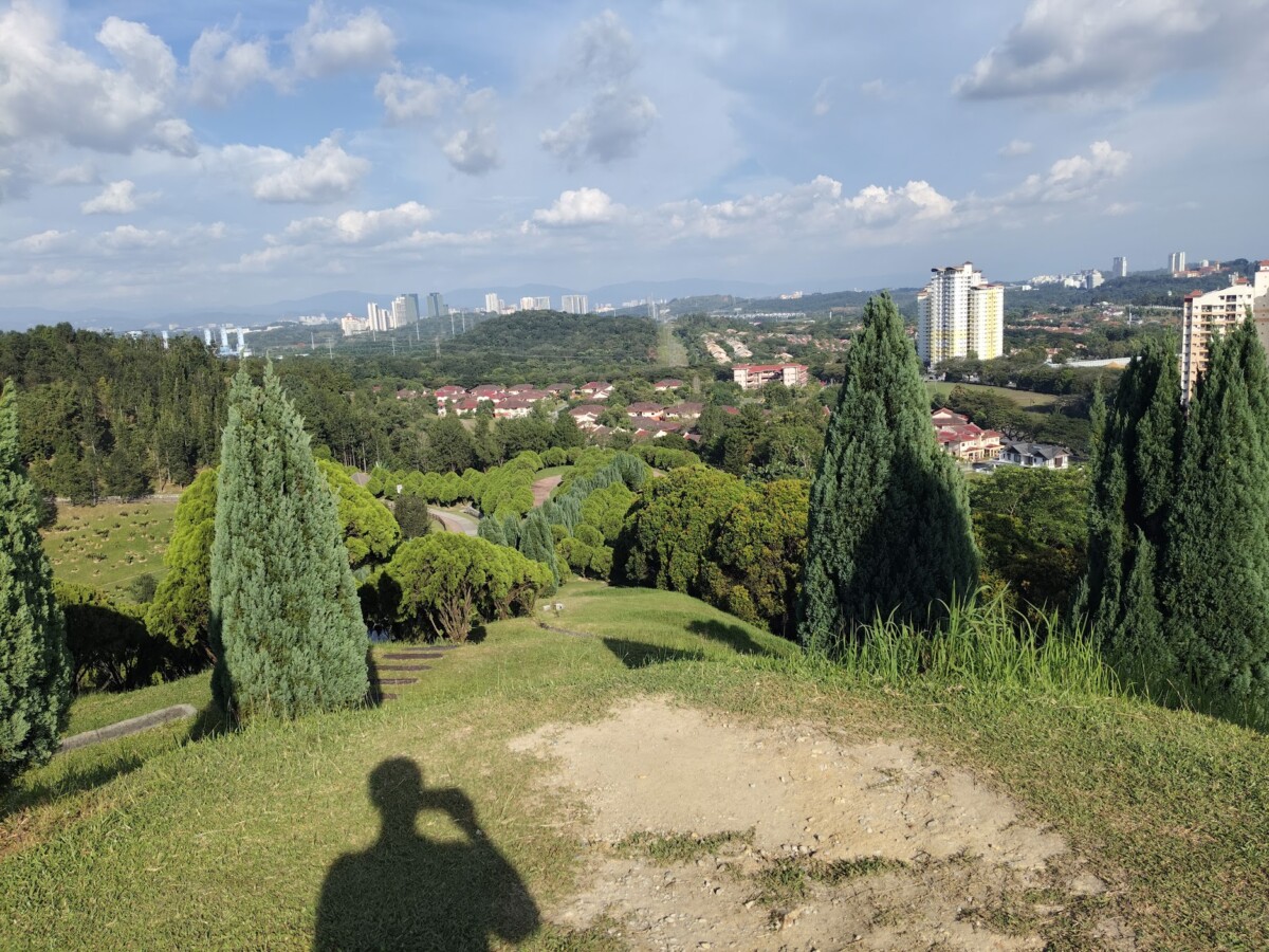 Lengkap dengan pejalan kaki, gazebo dan sebagainya, patutlah ramai suka taman ini