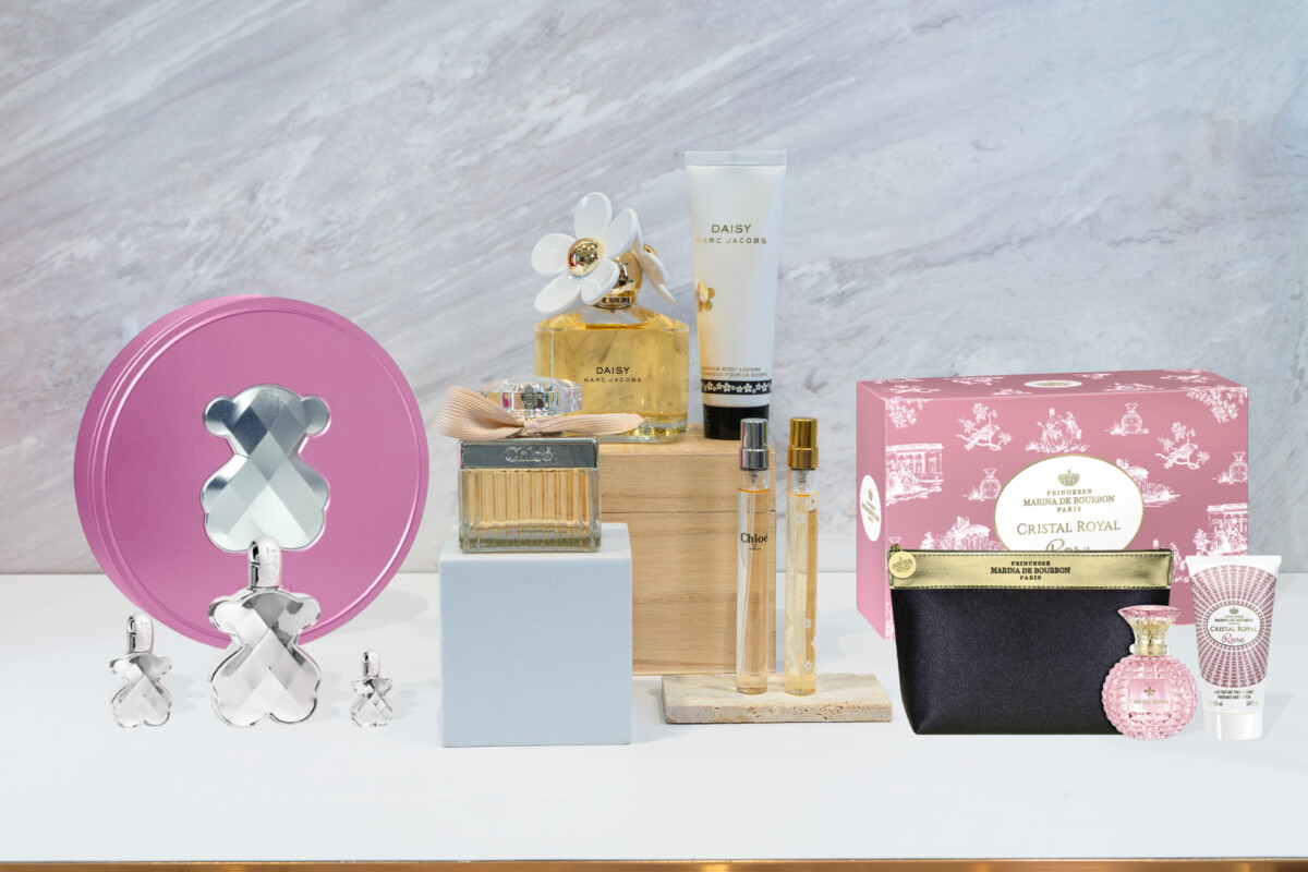 Menonjolkan keanggunan tersendiri tampil memukau dengan pilihan wangian eksklusif dari Sa Sa.