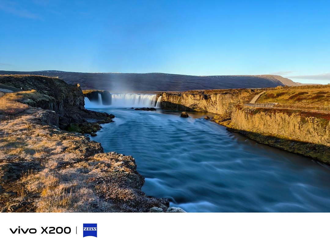 Kamera ZEISS telephoto memastikan perincian kecil dirakam dengan sempurna