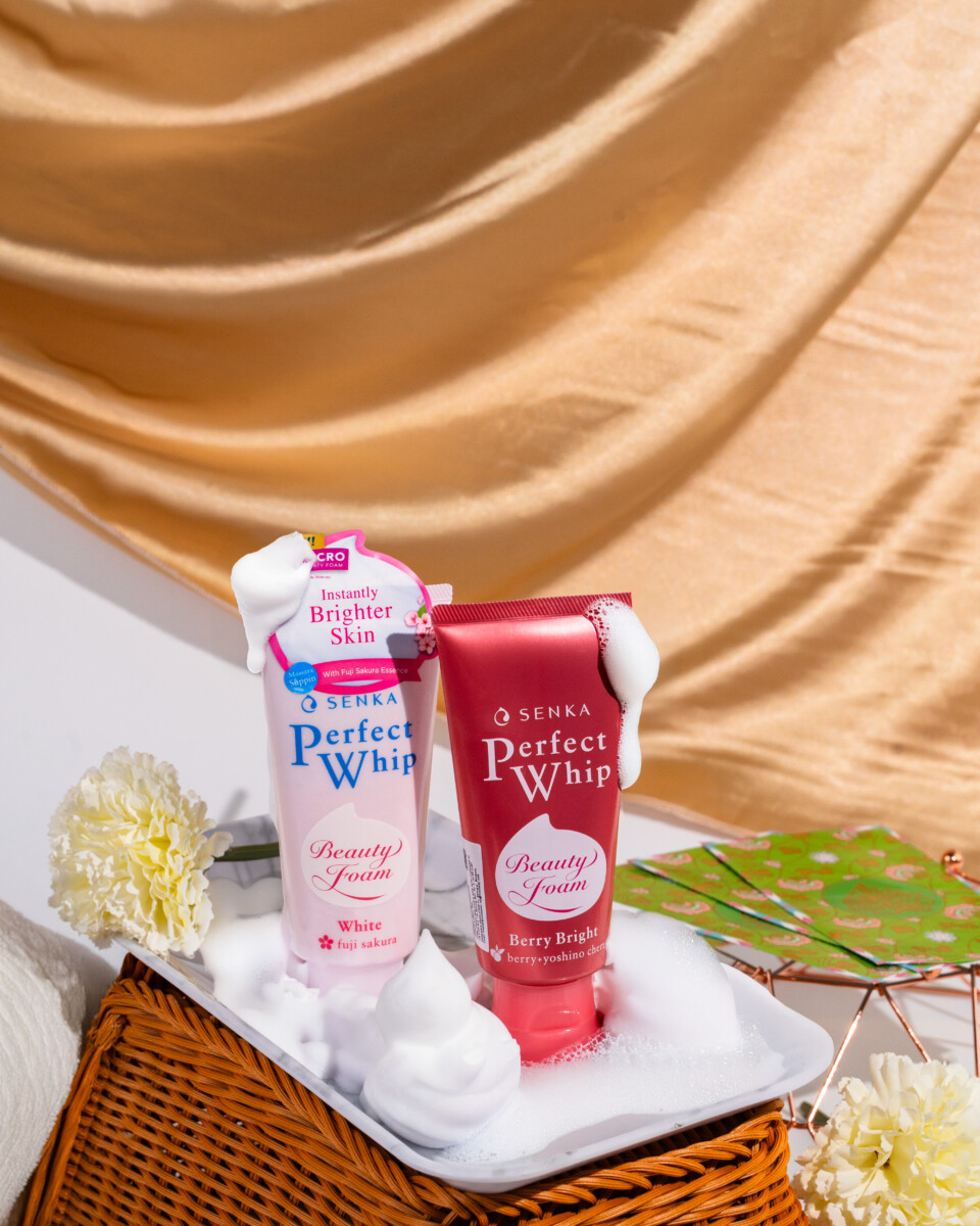 Kulit berseri & awet muda! Dengan Ekstrak Sakura Fuji & Red Berries Complex, kulit lebih cerah, sihat & bebas kusam