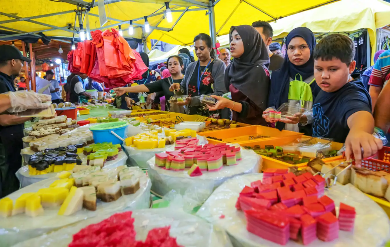 Nak cari bazar dekat KL? Senarai lengkap Bazar Ramadan 2025 ada di sini!