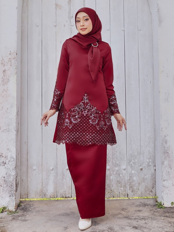 A-Line dengan bordir tradisional: Selesa dan menawan untuk semua. Atau cuba set outer dan dress – gaya Raya yang serba boleh dan berkelas!