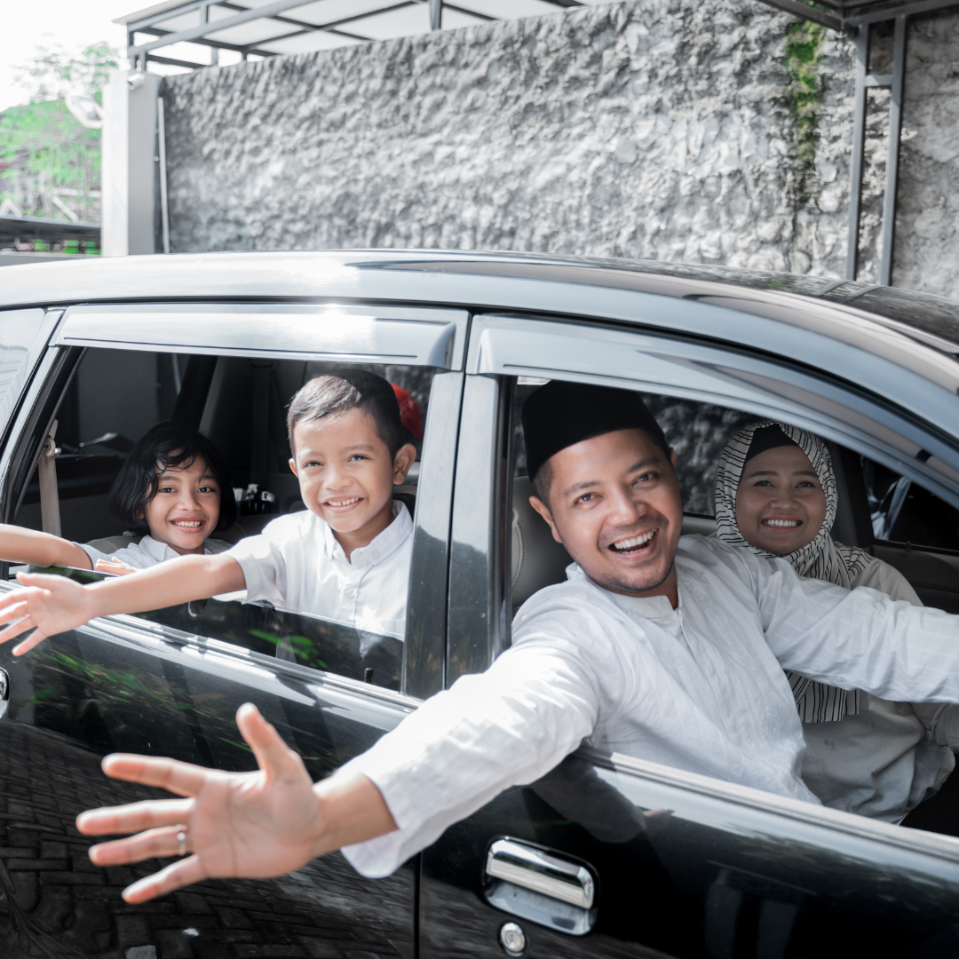 Sebelum mulakan road trip Pantai Timur, jangan lupa buat persiapan rapi — tempah penginapan awal, isi minyak secukupnya, simpan peta offline dan bawa tunai. Baru perjalanan lancar, hati pun tenang!