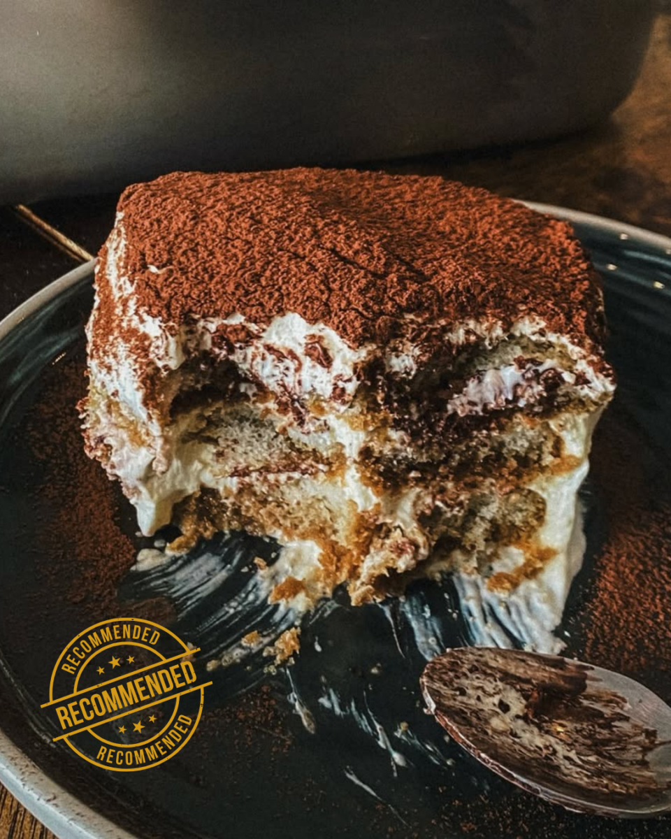 Kopi dan tiramisu padu di Monét, antara Tiramisu terbaik di Kuala Lumpur.